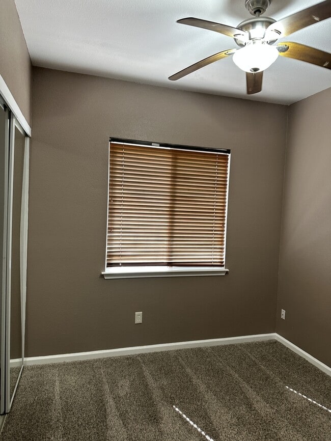 Building Photo - Weston Ranch 4 Bedroom 2.5 Bathroom Home