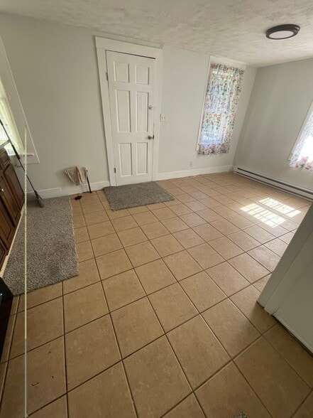 Building Photo - 403 Riverside Dr