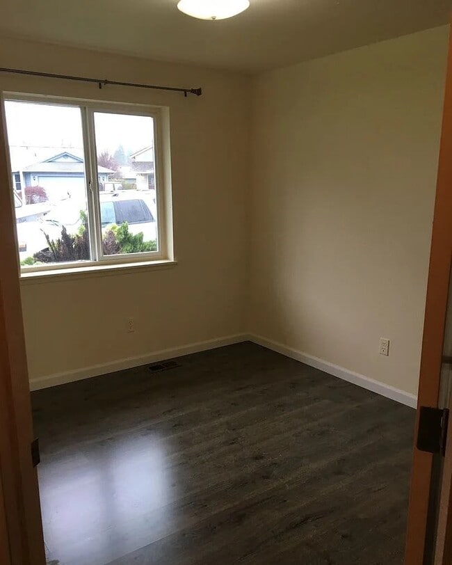 Building Photo - 2731 176th St NE