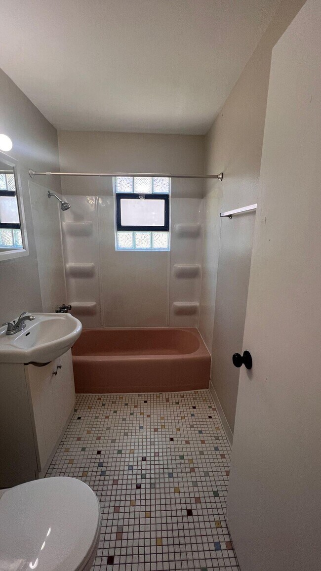 Building Photo - 9335 W Sheridan Ave