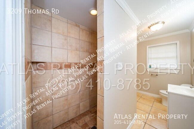 Building Photo - 3209 Thomas Rd