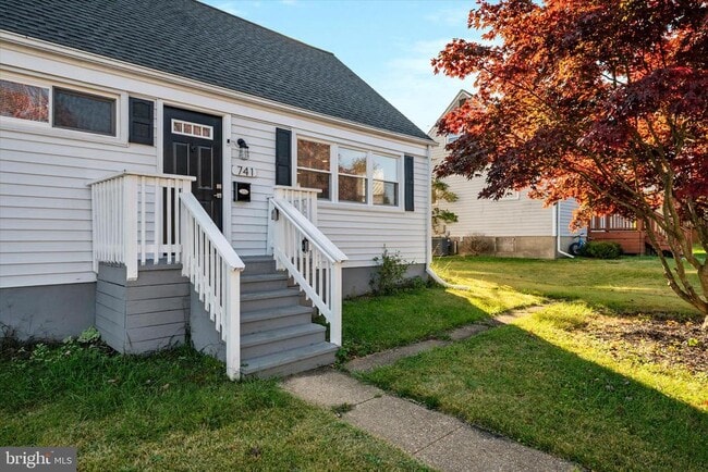 Building Photo - 741 Silver Creek Rd