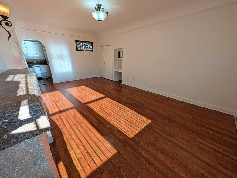 Building Photo - 1205 S Muirfield Rd