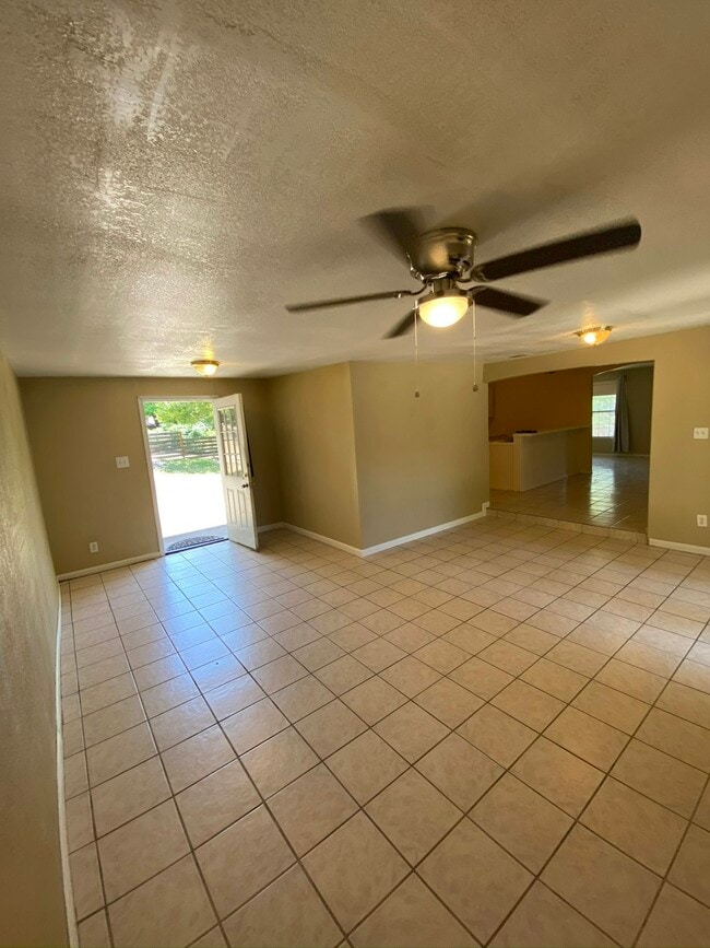 Building Photo - 401 Philco Dr