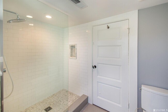 Building Photo - 3242 Washington St