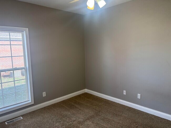 Building Photo - 2616 Danhaven Dr