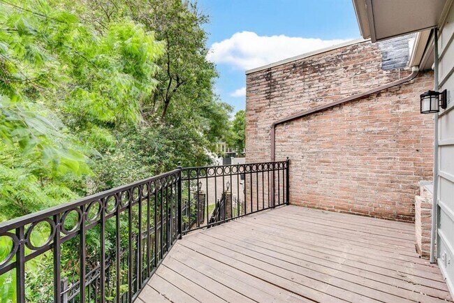 Building Photo - 6306 Riverview Way