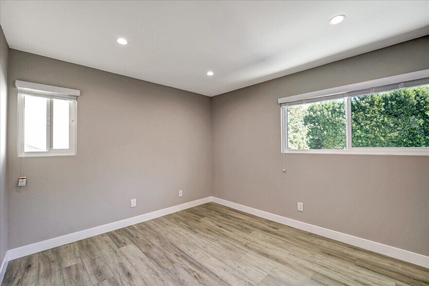 Building Photo - 5346 Tyrone Ave