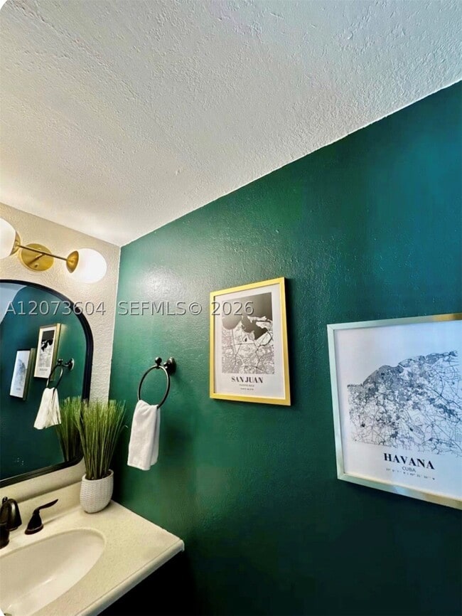 Building Photo - 4600 SW 67th Ave