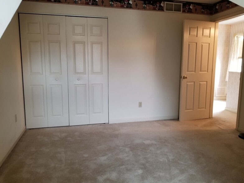 2nd Br - 16 Brookline Ct