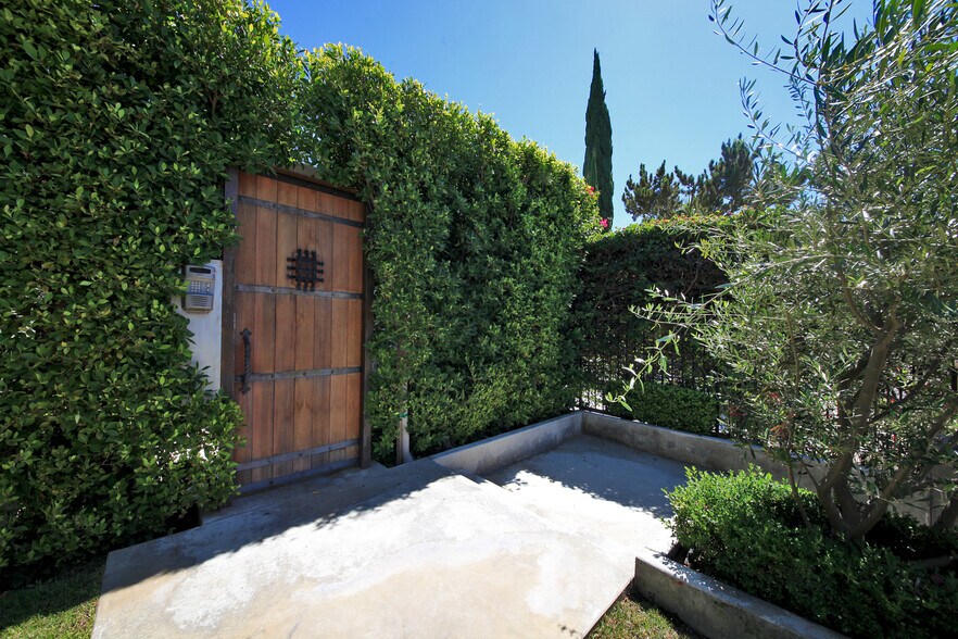 Building Photo - 3054 Elvido Dr