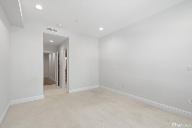 Building Photo - 425 14th St