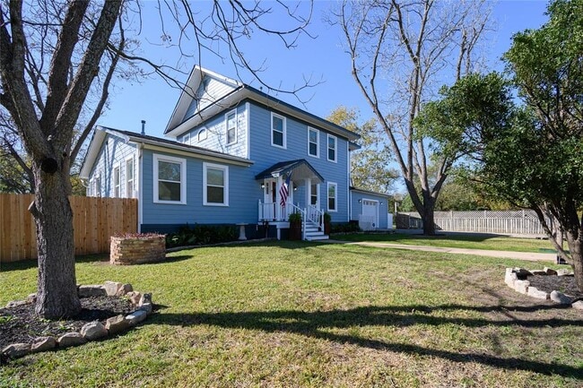 Building Photo - 307 Walnut Dr E