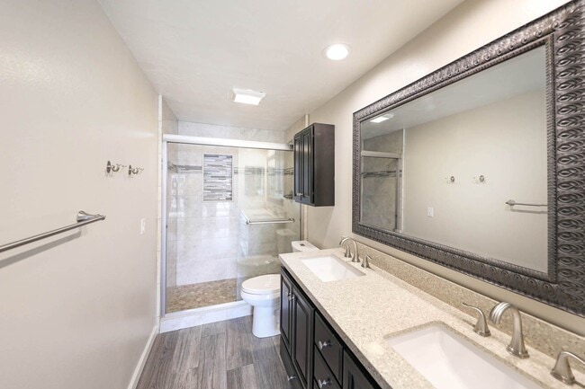 Building Photo - Spacious end unit-3 bedroom townhome in a prime Costa Mesa location