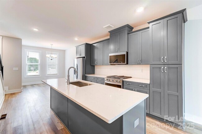 Building Photo - 525 W Tremont Ave