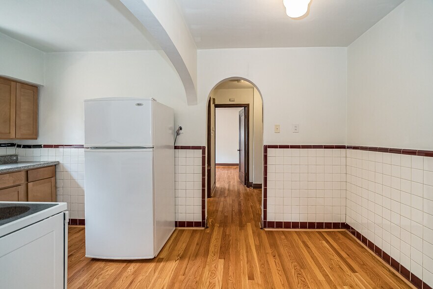 Building Photo - 6525 Devonshire Ave