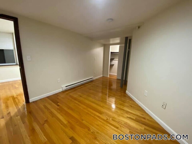 Building Photo - 171 Hemenway St