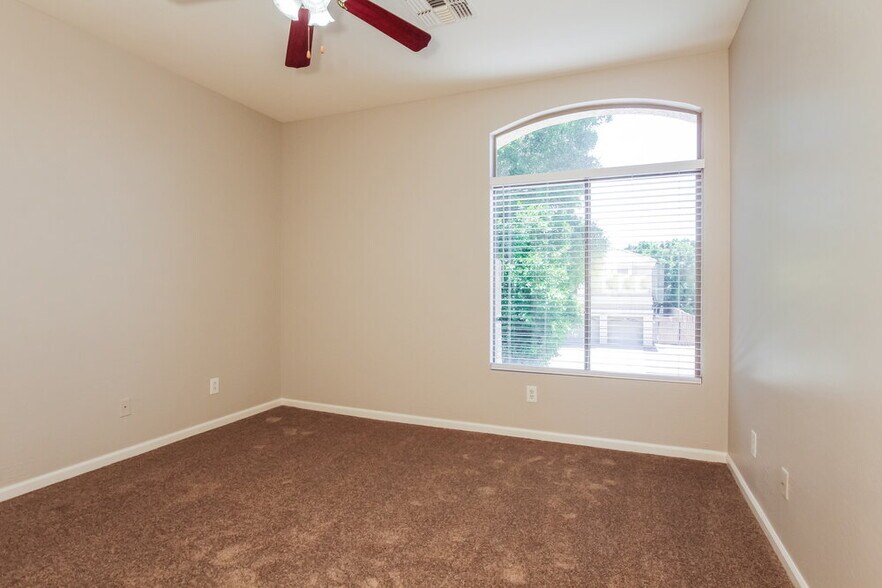 Building Photo - 6904 W Jackrabbit Ln