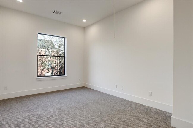 Building Photo - 3021 Maroneal St