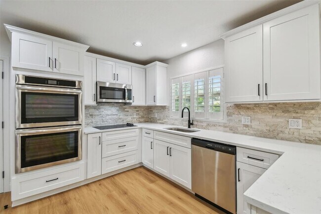 Building Photo - 4802 W Longfellow Ave