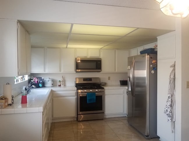 Building Photo - 630 E Garfield Ave