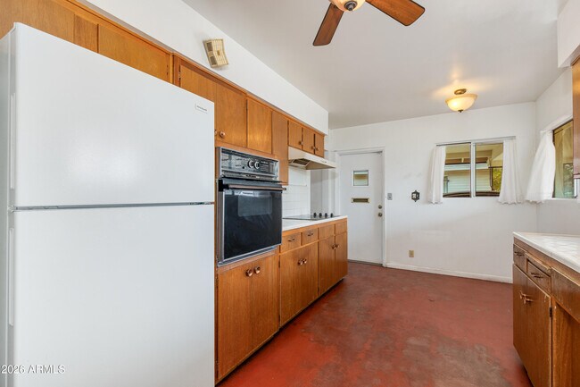 Building Photo - 1524 W Ocotillo Rd