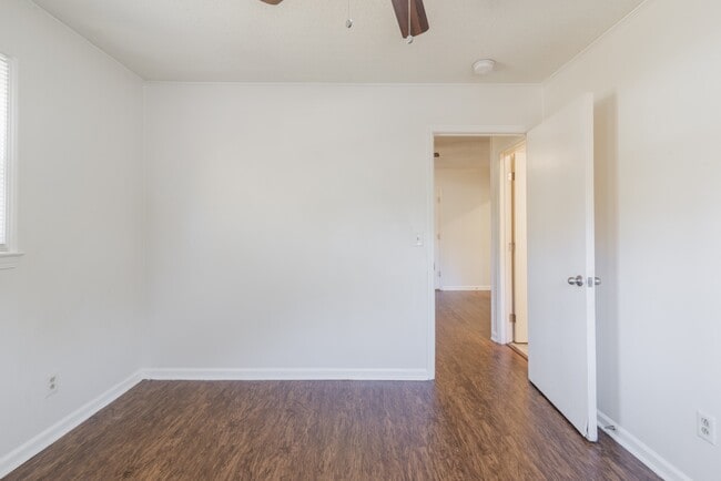 Building Photo - 1024 Houston St