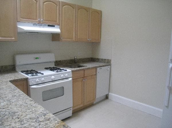 Building Photo - 31 Bay State Rd