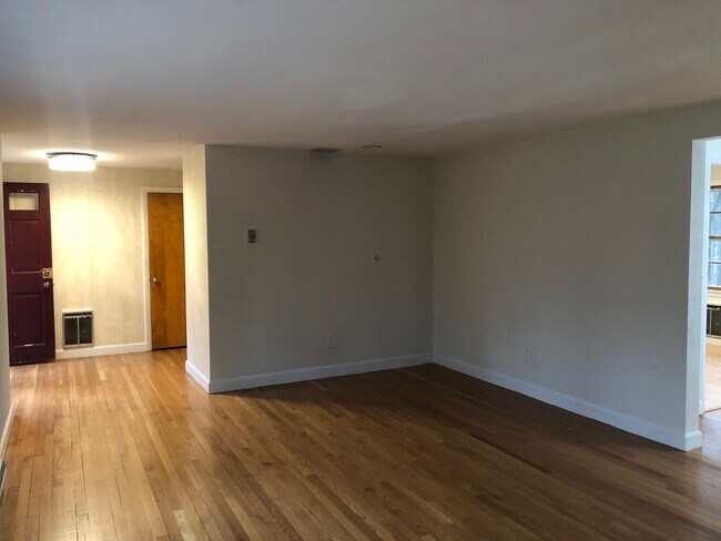 Building Photo - 53 Deerhaven Rd