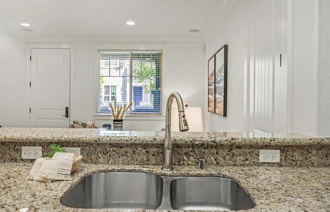 Building Photo - Stunning Ground-Floor 2 bd, 2 ba- Danville...