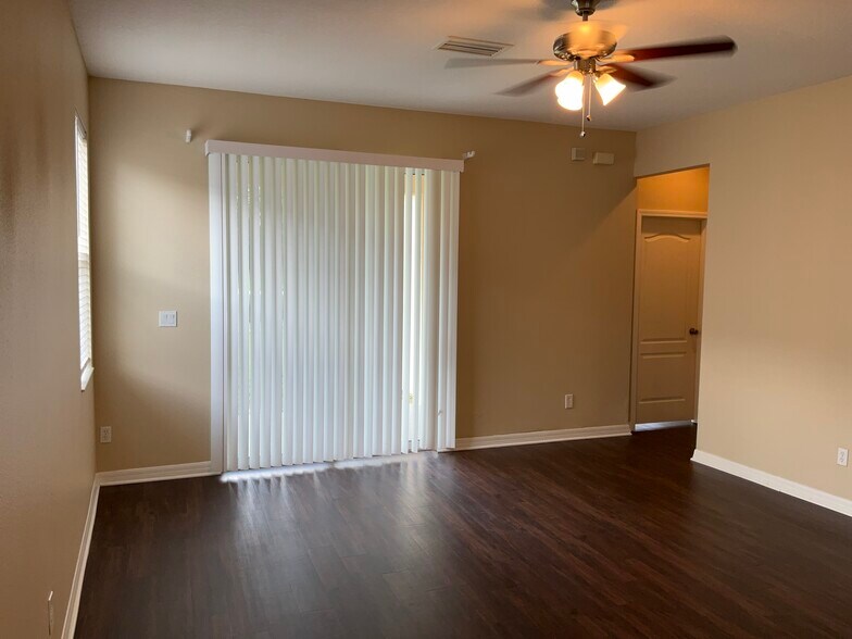 Building Photo - 15031 Skip Jack Loop