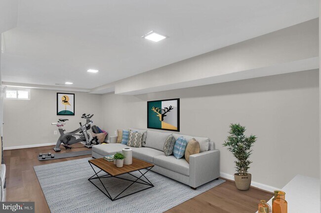 Building Photo - 117 15th St SE