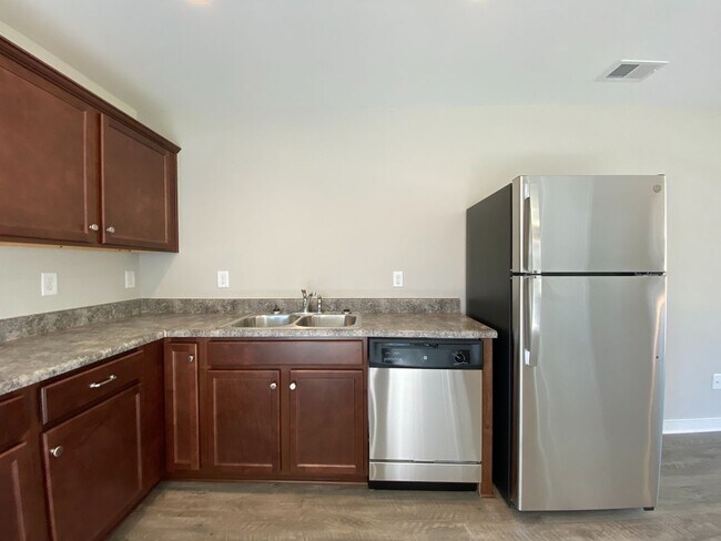 Building Photo - Beautiful home for Rent in Talladega, AL!!...