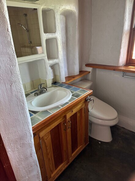 Master bath - 1706 W Alameda St