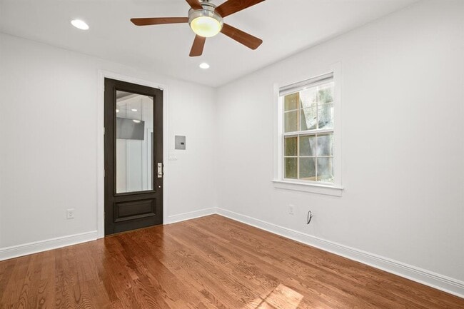 Building Photo - 2110 Oxford Ave