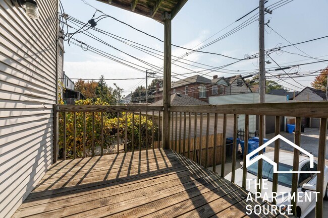 Building Photo - Spacious 4BR/2BA in Logan Square — Steps f...