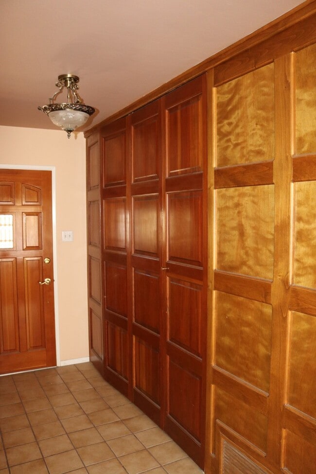 Building Photo - 19275 Symeron Rd