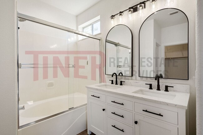 Building Photo - 2075 Larkflower Way