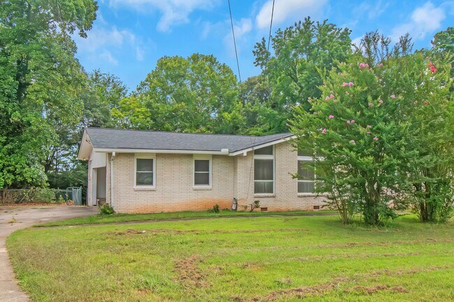 Building Photo - Beautiful 3 Bed 2 Bath Ranch home with a H...