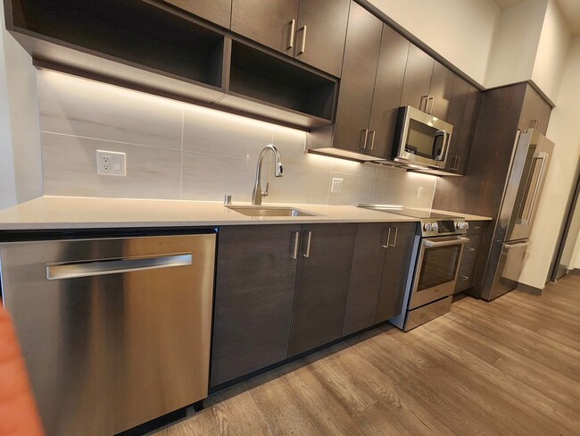 Building Photo - Brand New Urban One Bedroom Condo in Totem...