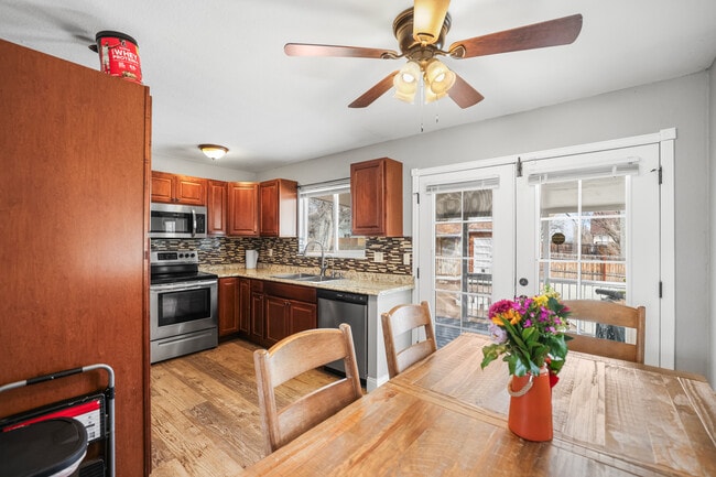 Building Photo - 2525 Nadine Dr