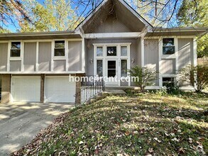 Building Photo - Wonderful Northland Home w/ an Updated Kit...