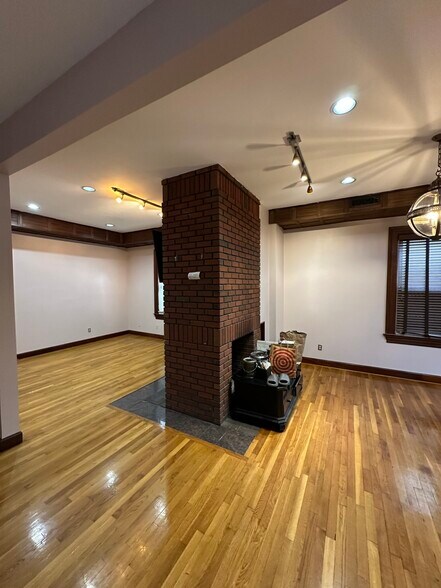 Building Photo - 18 Spring Garden St