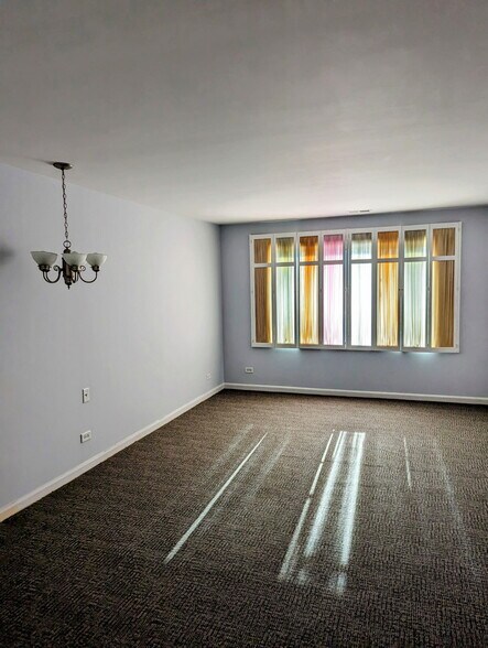 Master bedroom - 5935 Lincoln Ave