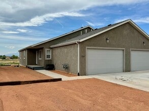 Building Photo - 324-326 W Coral Dr