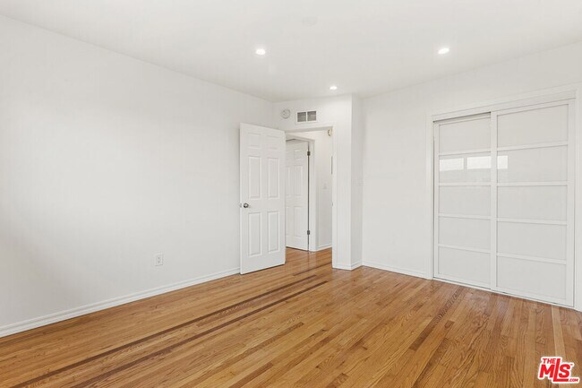 Building Photo - 1235 N Harper Ave