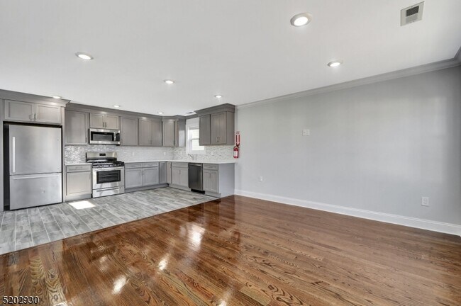 Building Photo - 126 N 15th St