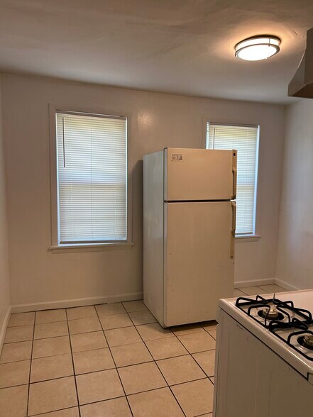 Building Photo - 2127 S 65th St