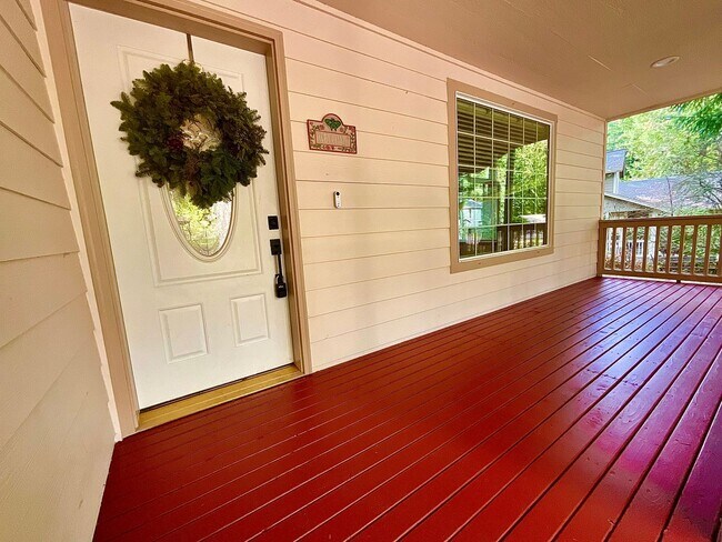 Building Photo - Beautiful 3 Bedroom, 2.5 Bath Home in Gated Clearwood Community!