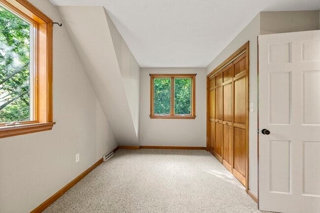 Building Photo - 731 Grove St